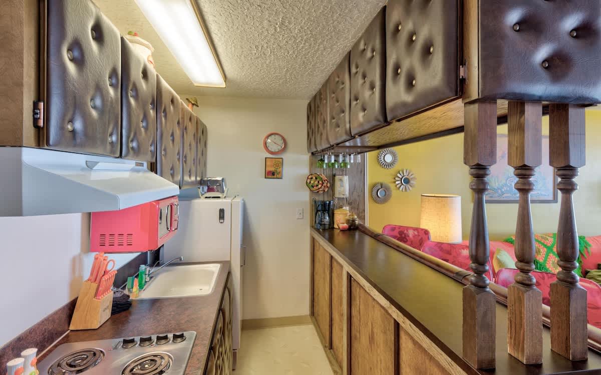 Retro Oceanfront Suite - Pool and Sauna - Second Floor - Sleeps 4 4