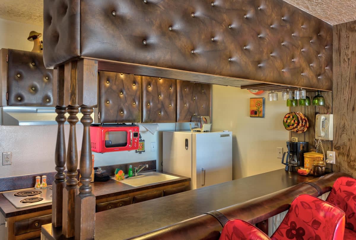 Retro Oceanfront Suite - Pool and Sauna - Second Floor - Sleeps 4 3