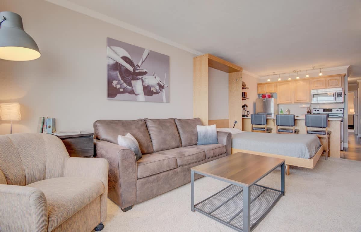 Luxurious Oceanfront Suite - Sleeps 6 - Second Floor - Pool and Sauna! 5