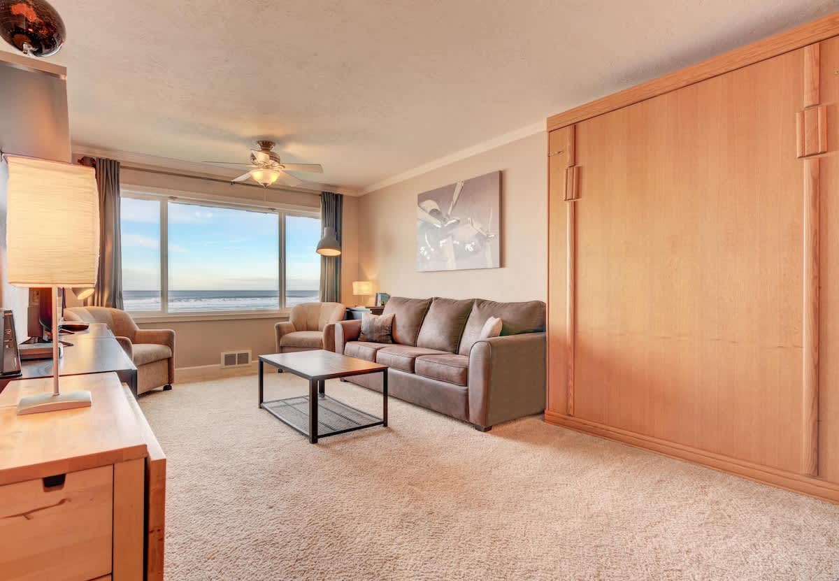 Luxurious Oceanfront Suite - Sleeps 6 - Second Floor - Pool and Sauna!