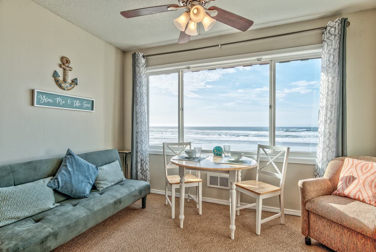 Top Floor Oceanfront Suite - Sleeps 5 - Pool and Sauna!