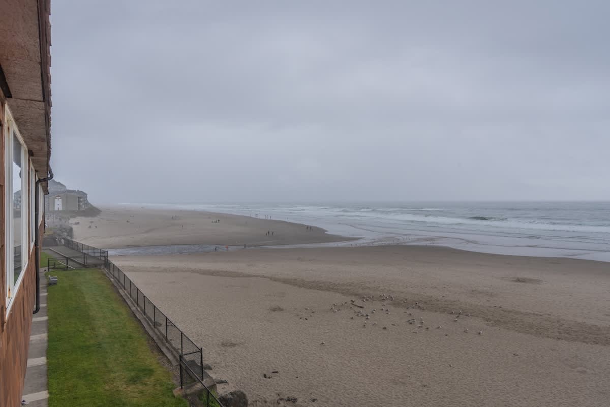 Spacious Oceanfront Suite - Sleeps 4 - Top Floor - Pool and Sauna! 5