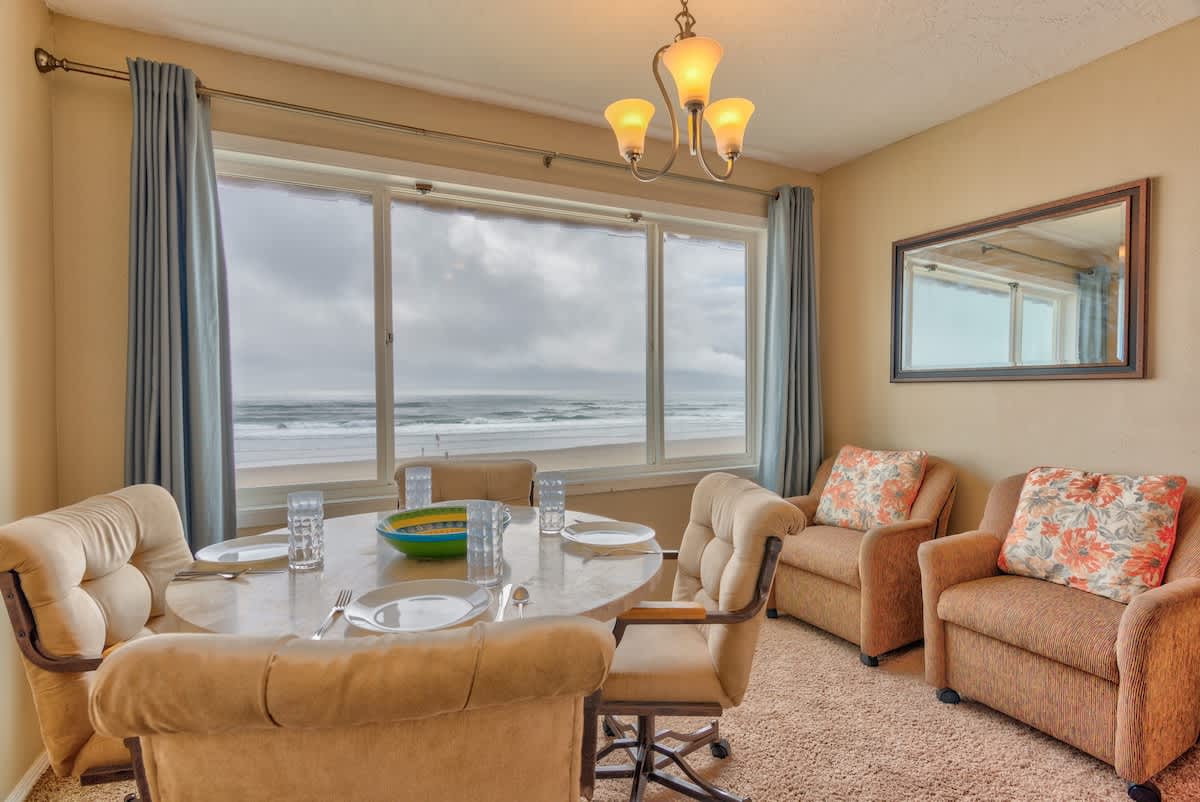 Spacious Oceanfront Suite - Sleeps 4 - Top Floor - Pool and Sauna!