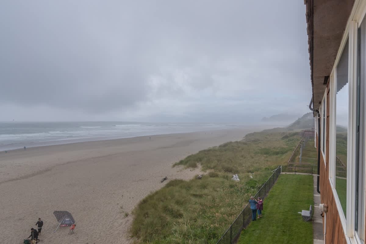 Spacious Oceanfront Suite - Sleeps 4 - Top Floor - Pool and Sauna! 6