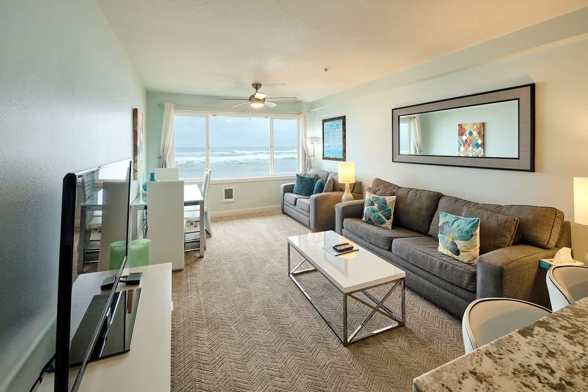Premium Second Floor Beachfront Condo - Sleeps 4!