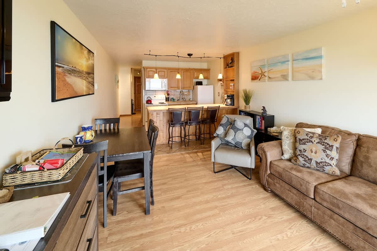 Premier Ground Floor Beachfront Condo - Sleeps 4 - Saltwater Pool! 3