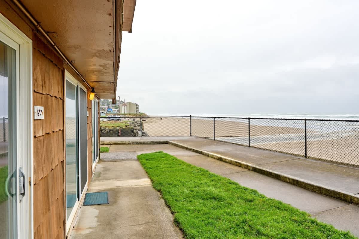 Premier Ground Floor Beachfront Condo - Sleeps 4 - Saltwater Pool! 2