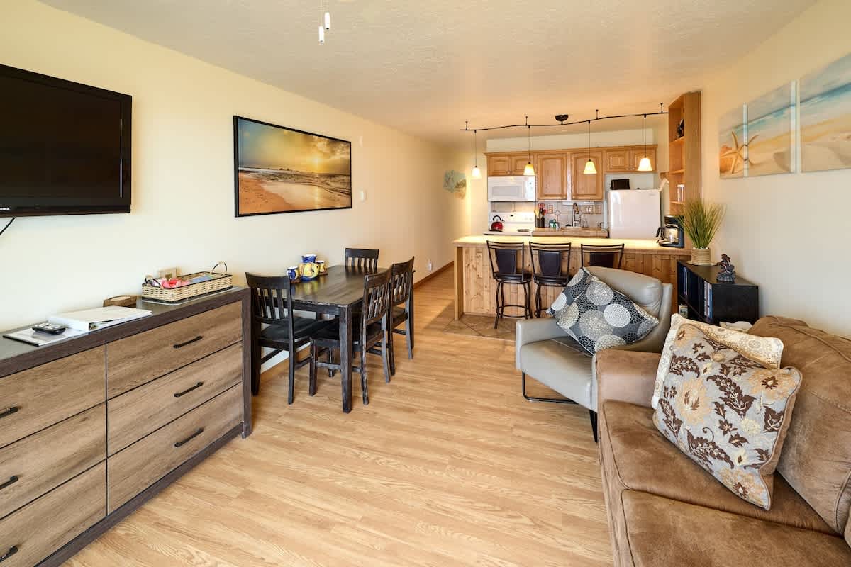 Premier Ground Floor Beachfront Condo - Sleeps 4 - Saltwater Pool! 6