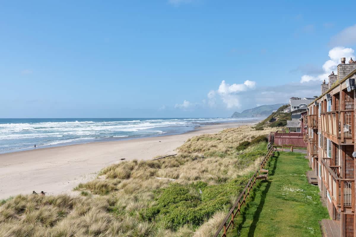 Top Floor Oceanfront Suite - Pool and Sauna - Sleeps 4! 5