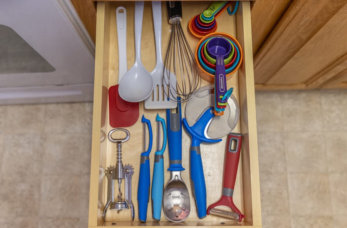 Steps to the Sand! Ground Floor Beachfront Condo - Sleeps 4! Pool and Sauna! 6