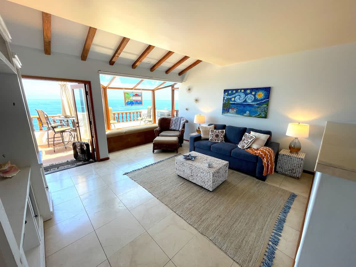 Gorgeous Catalina Villa in Hamilton Cove 2