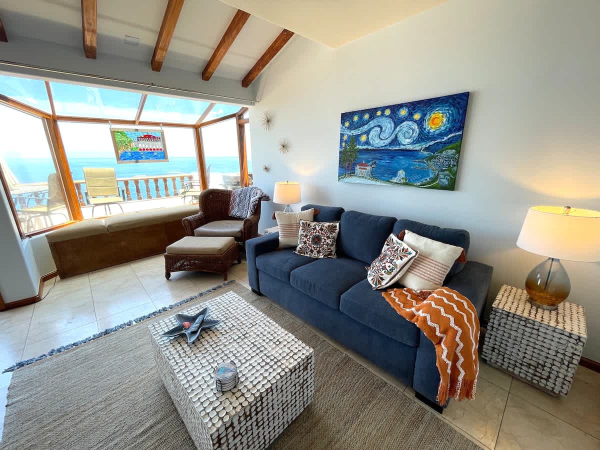 Gorgeous Catalina Villa in Hamilton Cove 4