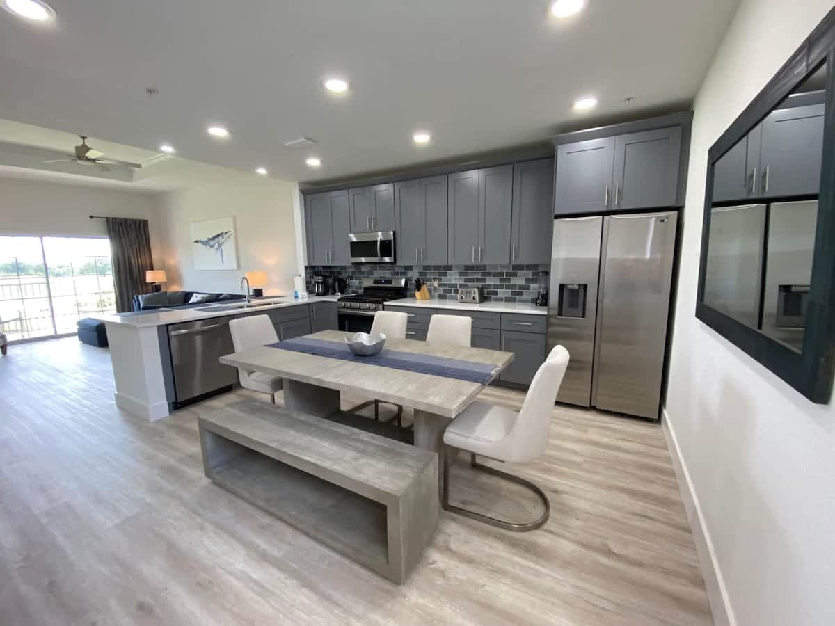 Perfectly located 3 bed 3 bath with great view 2