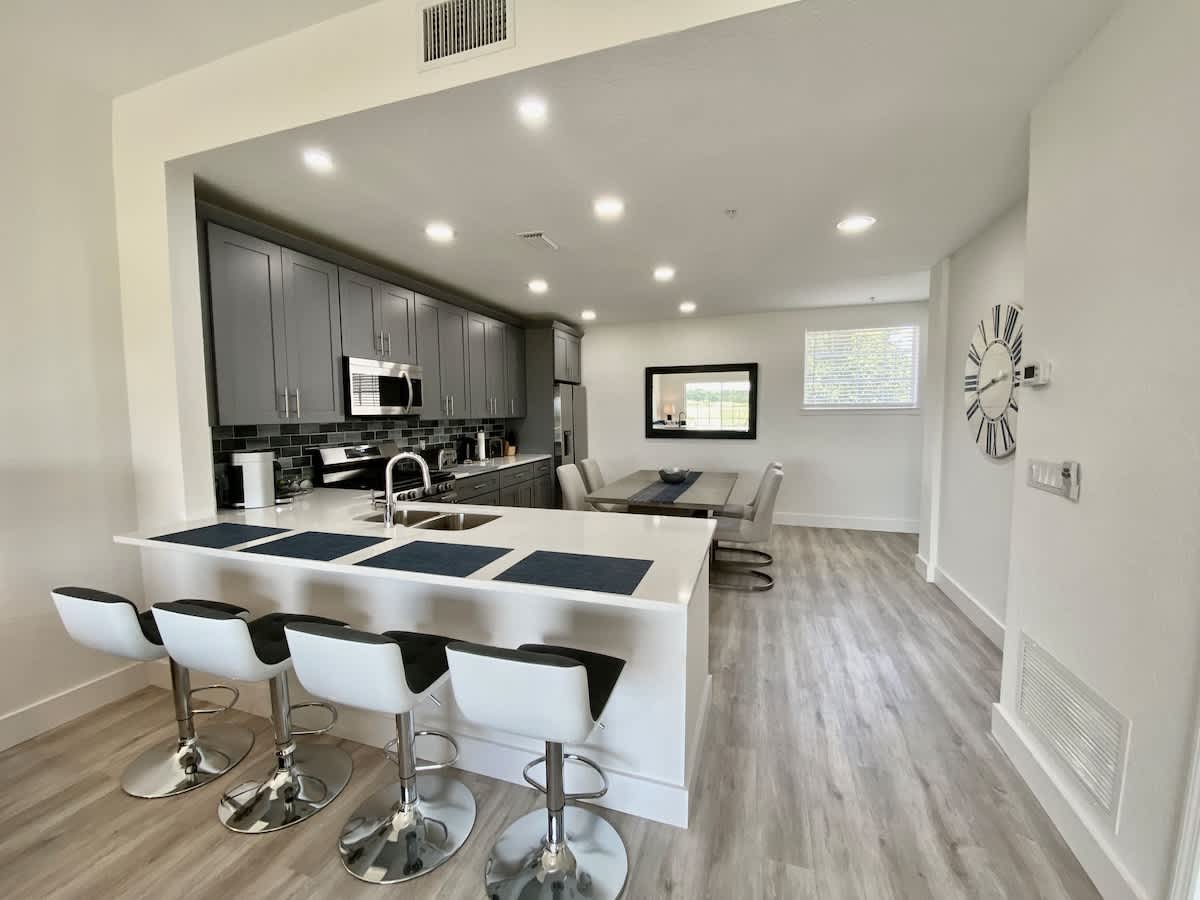Perfectly located 3 bed 3 bath with great view 5