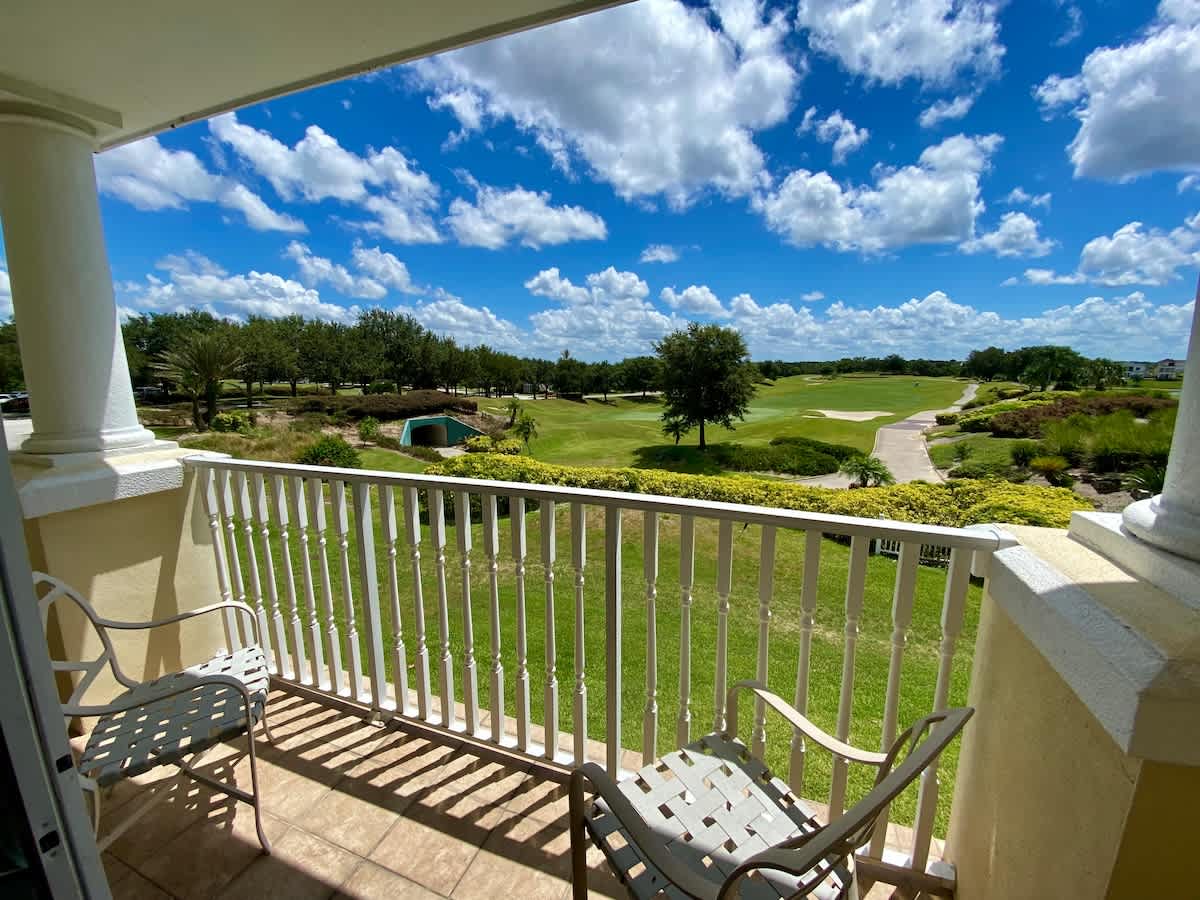 Perfectly located 3 bed 3 bath with great view 6