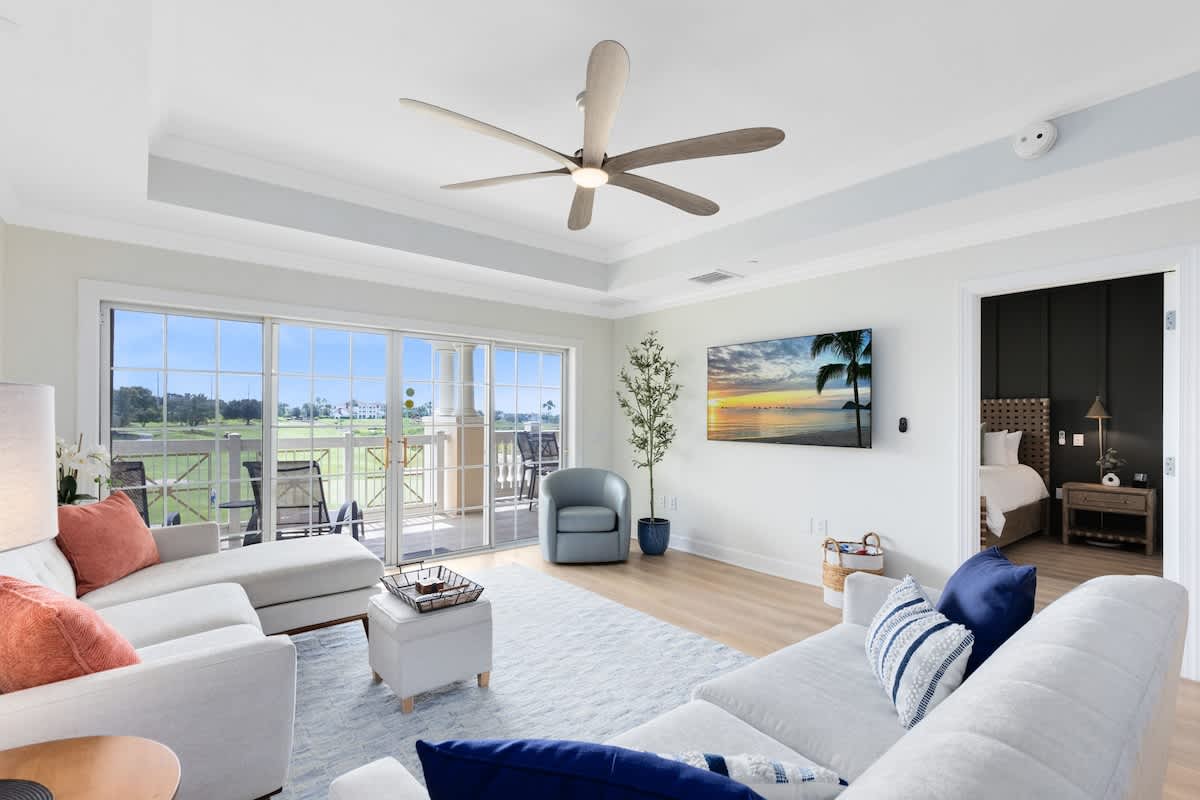 Outstanding condo with sensational views on golf r 2