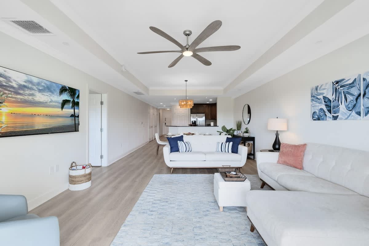 Outstanding condo with sensational views on golf r 5