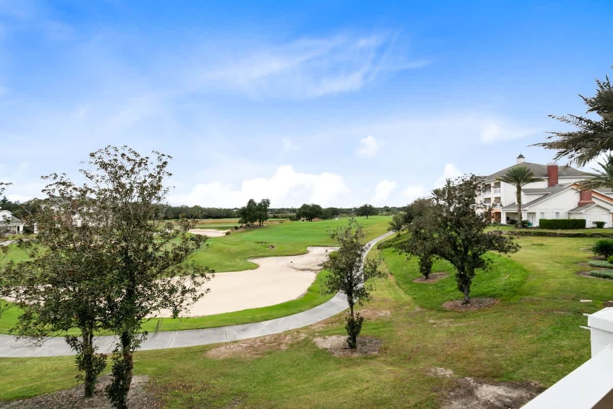 Wonderful condo to relax and recharge, close to Di 5