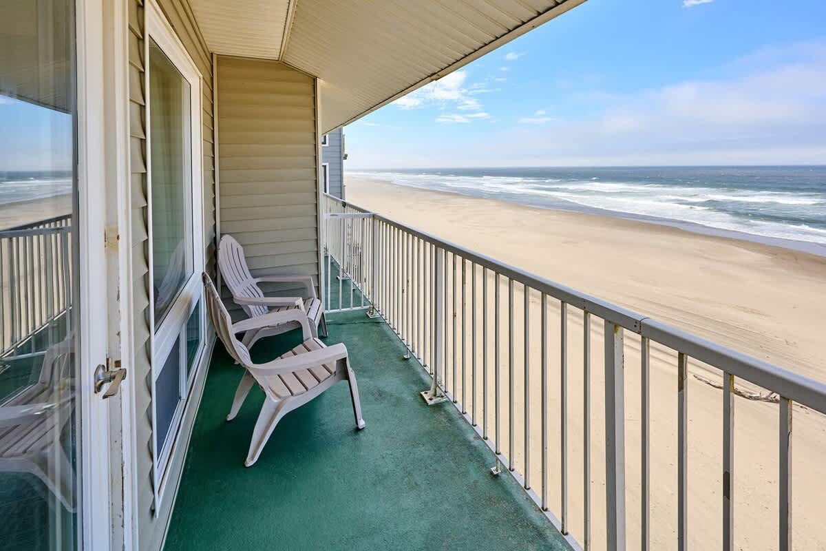 Oceanfront Family Suite With Beautiful Views - Full Kitchen - Pool & Hot Tub! 3