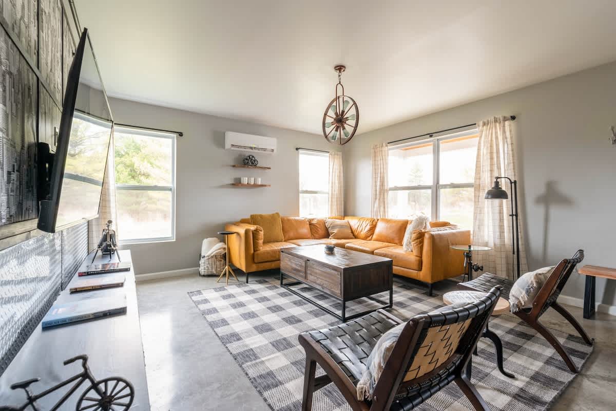 Industrial House- Cosy Campfire Nights + WFH Tech — Ithaca, NY — vacation rental