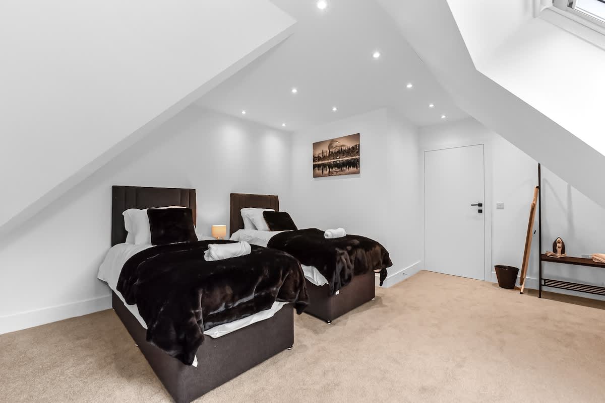 Modern 2 Bedroom Stay, Balcony, East Croydon