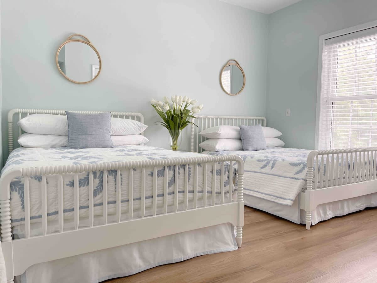 Coastal Home w Spa Midway to Historic Savannah & Tybee Beach