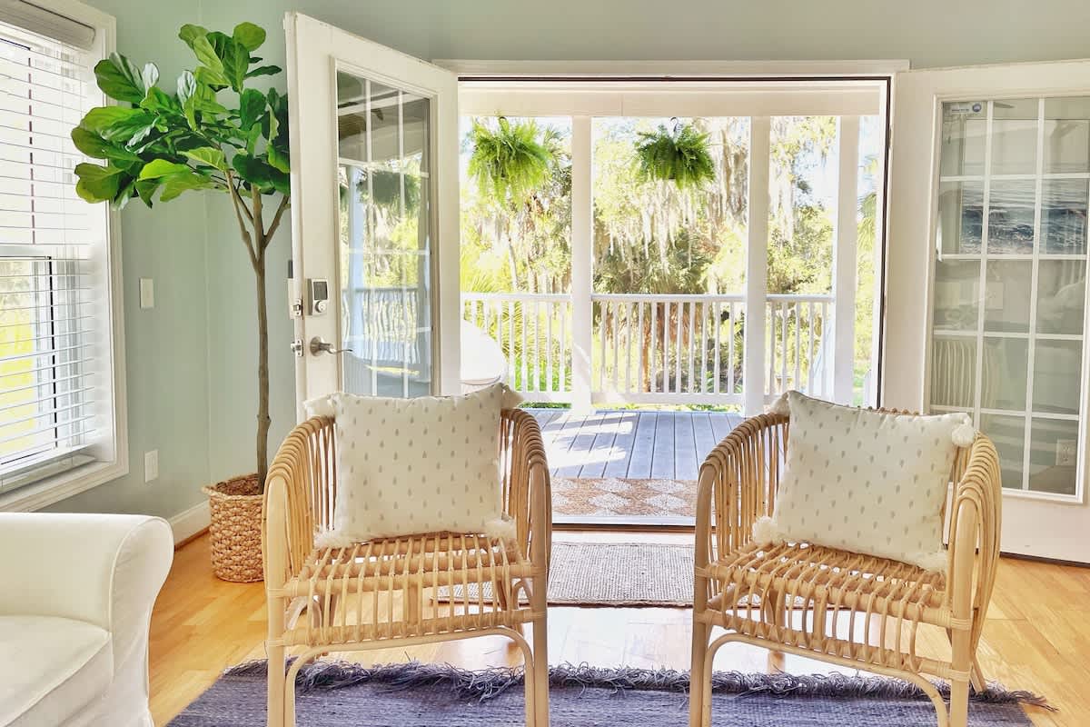 Large Home w 2 Airstream Glampers & Spa near Beach & Downtown