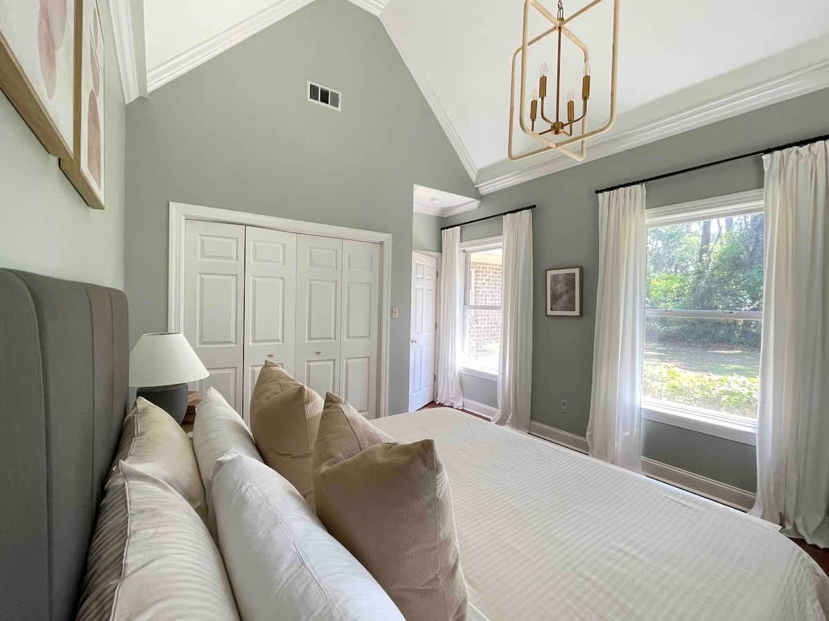 Luxury Event-Ready House with Garden View