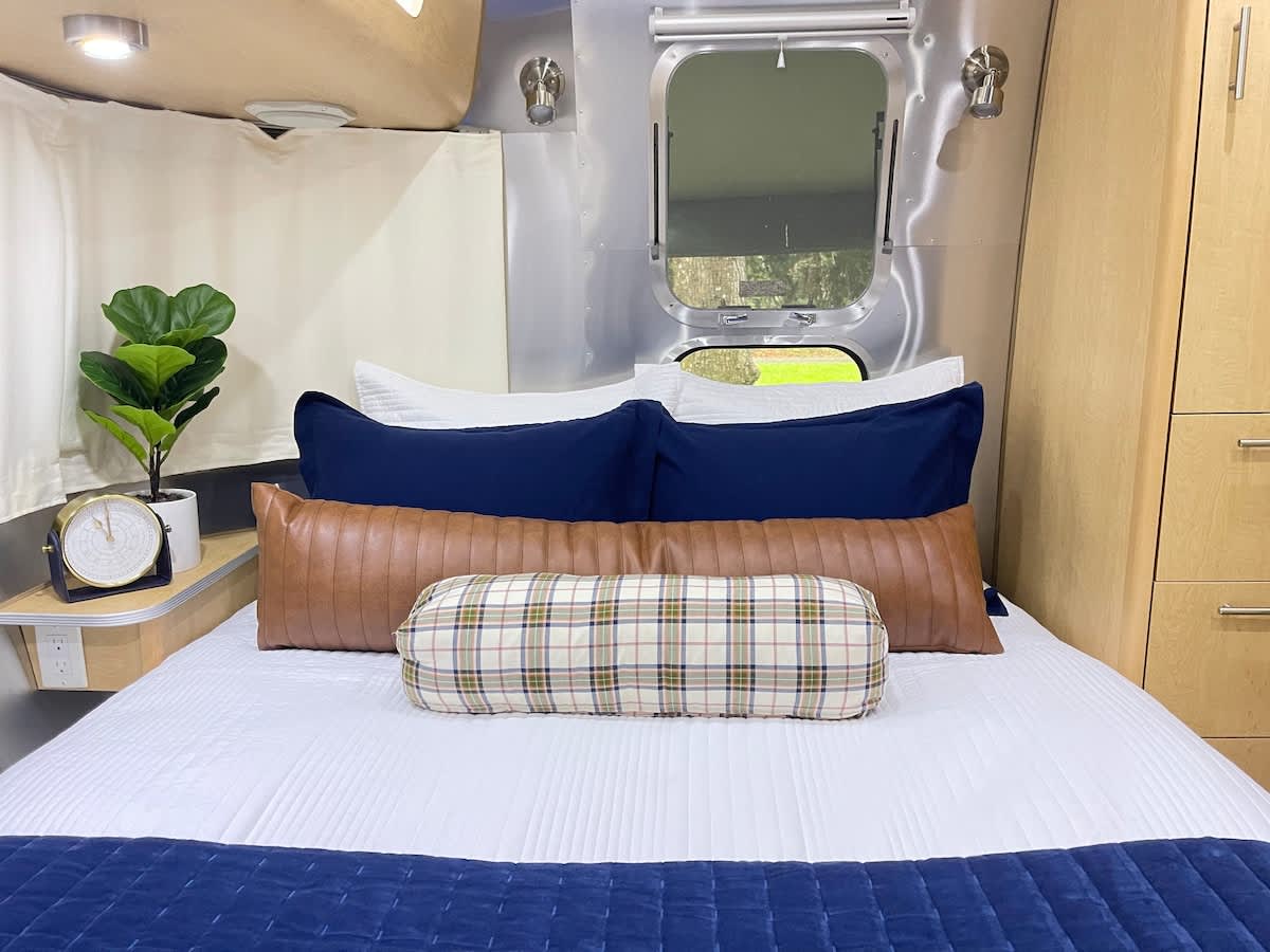 Airstream on Private Acre, Midway to Beach