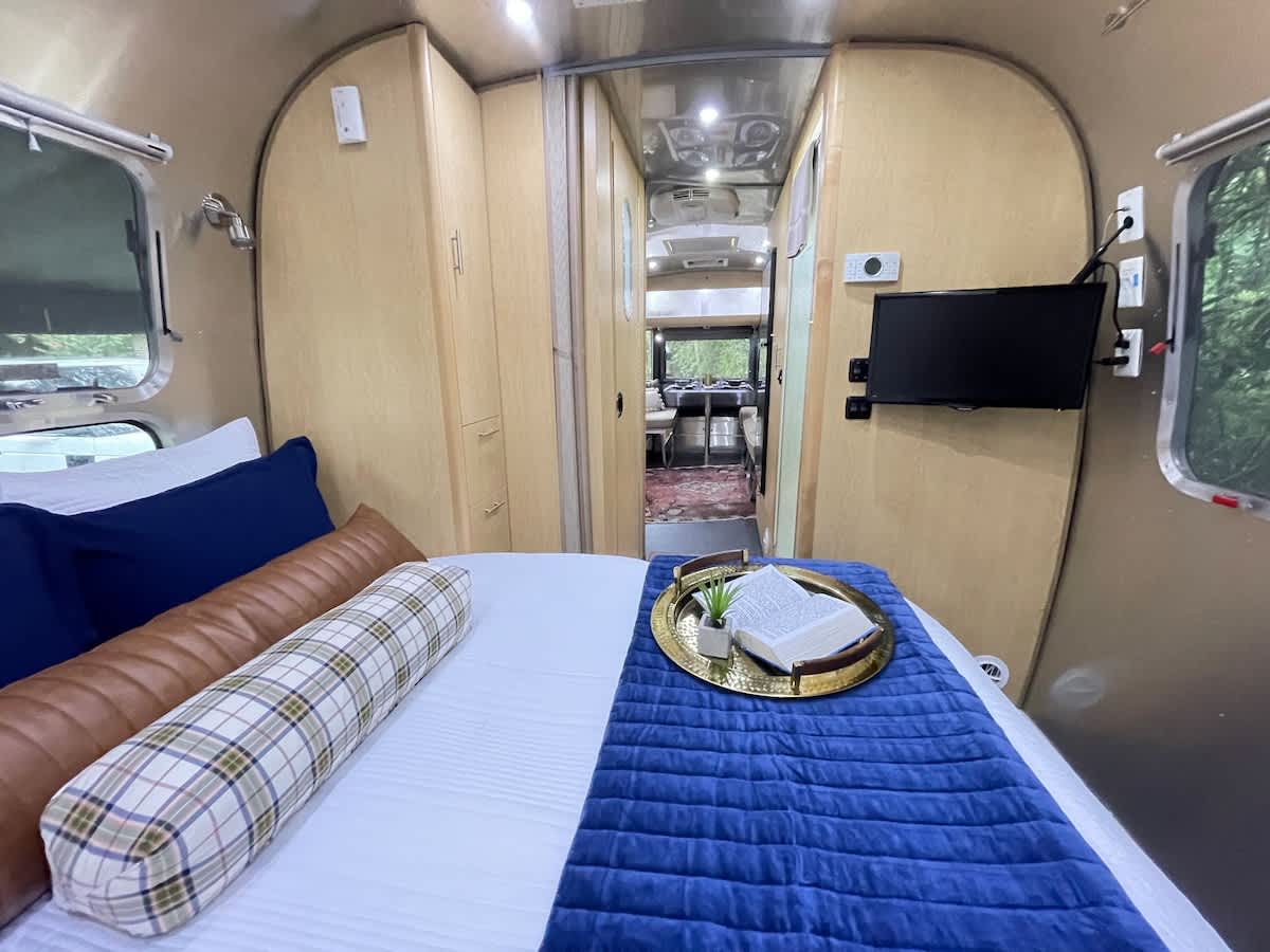 Airstream on Private Acre, Midway to Beach