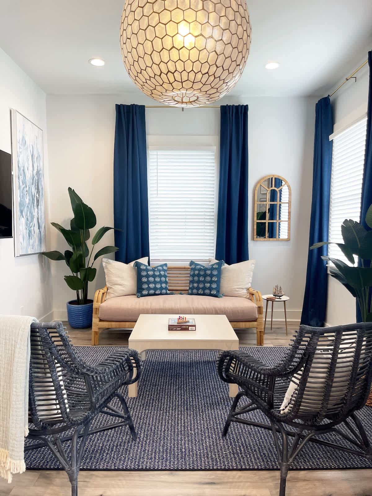 Elegant Duplex Steps to Forsyth Sleeps 8 Near Park