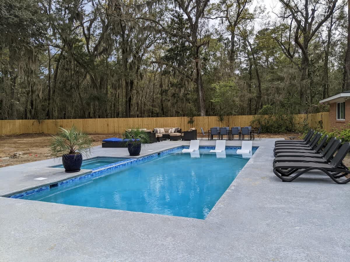 Downtown Savannah Oasis w Heated Pool & Spa