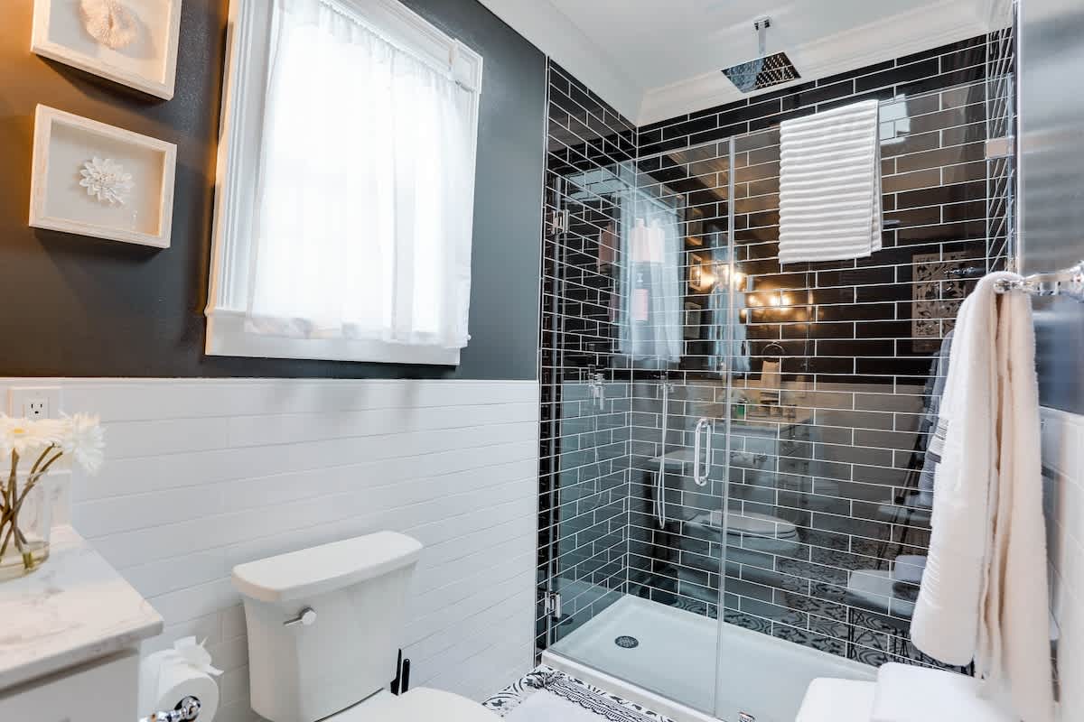 Historic 1BR Apt Steps from River & Dining