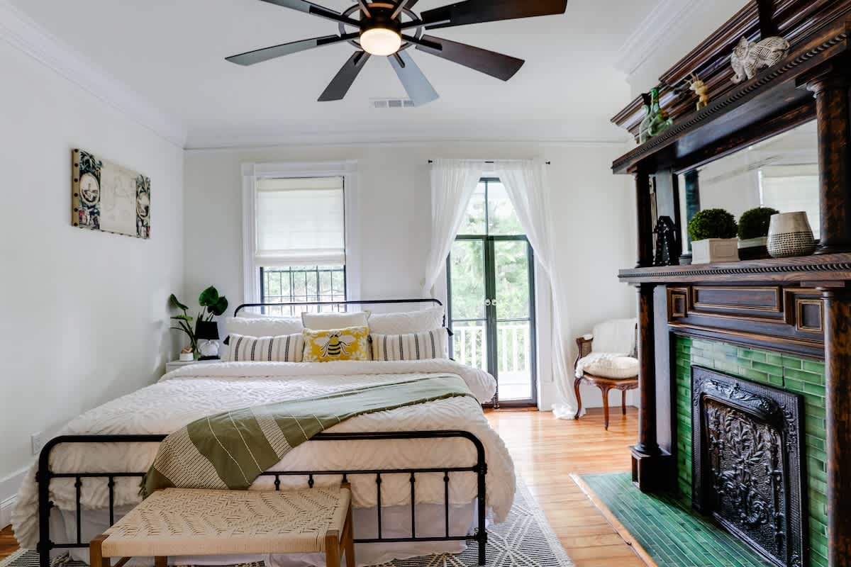 Historic 1BR Apt Steps from River & Dining