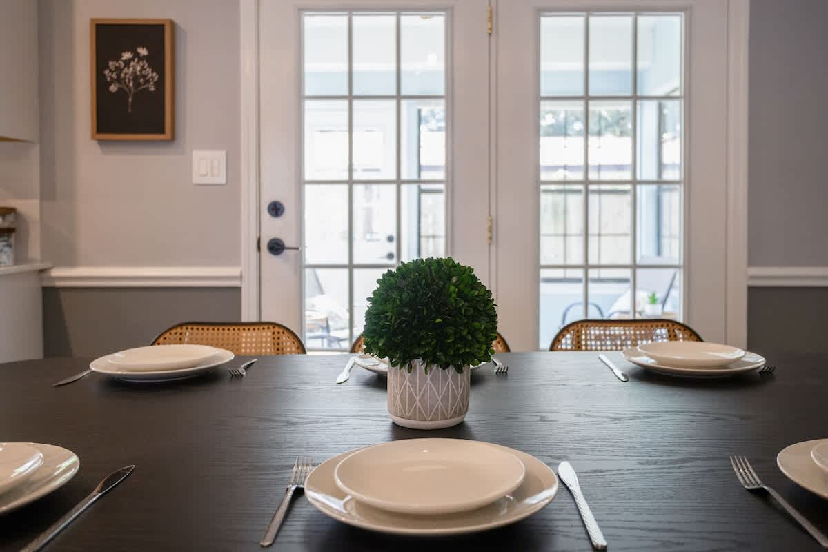 Dog-Friendly Midtown Home Near Downtown Savannah