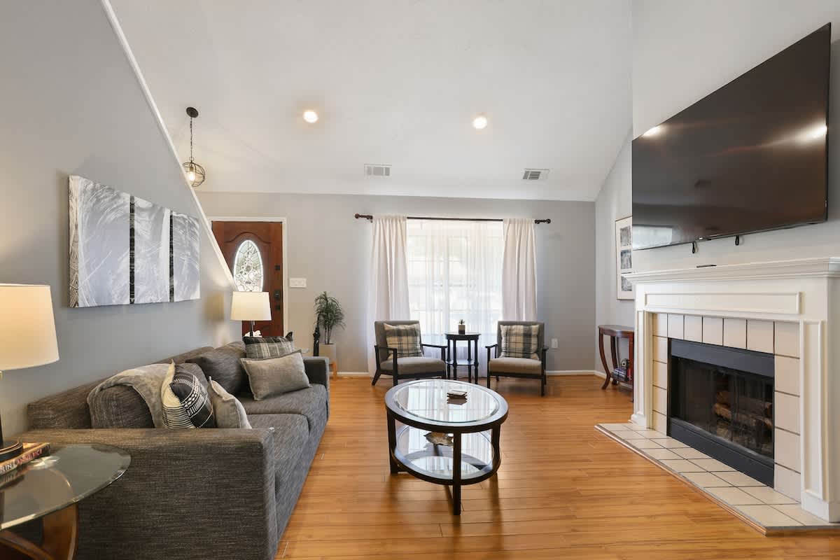 Dog-Friendly Midtown Home Near Downtown Savannah