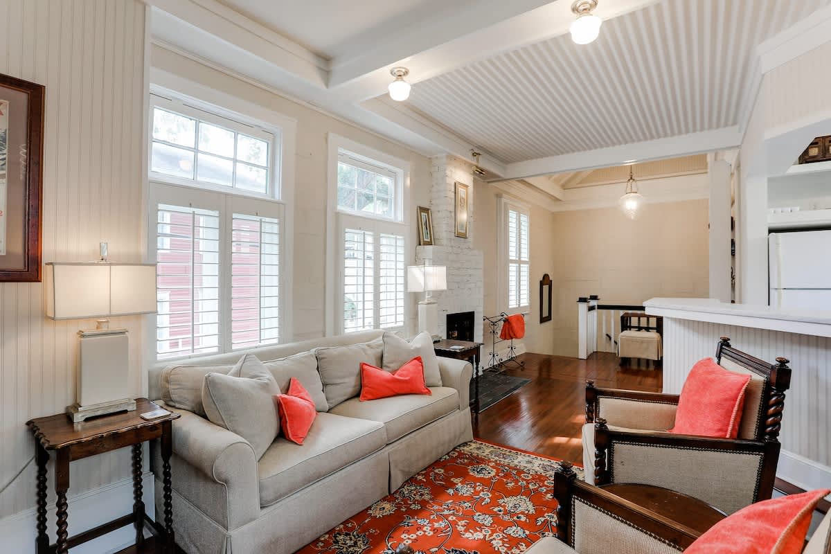 Elegant Carriage House Overlooking Forsyth Park