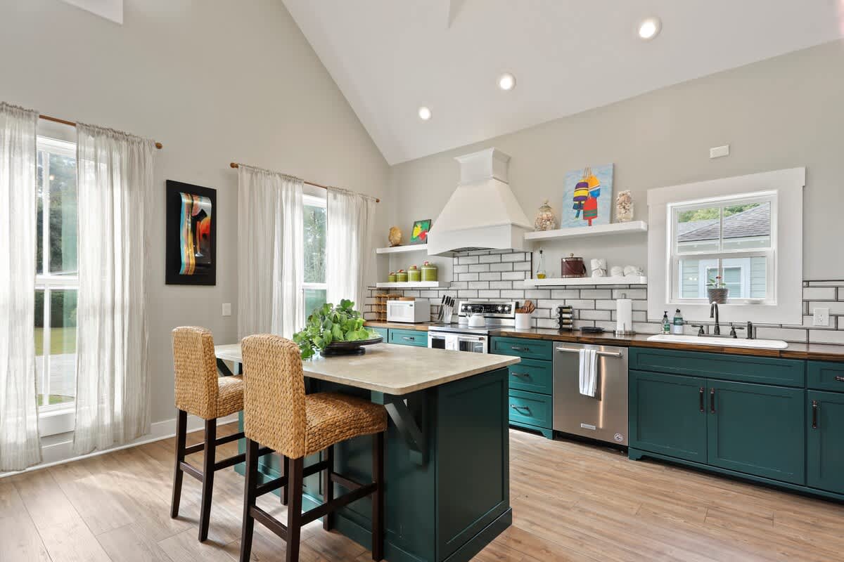 Isle of Hope Cottage w Historic Charm & Location!