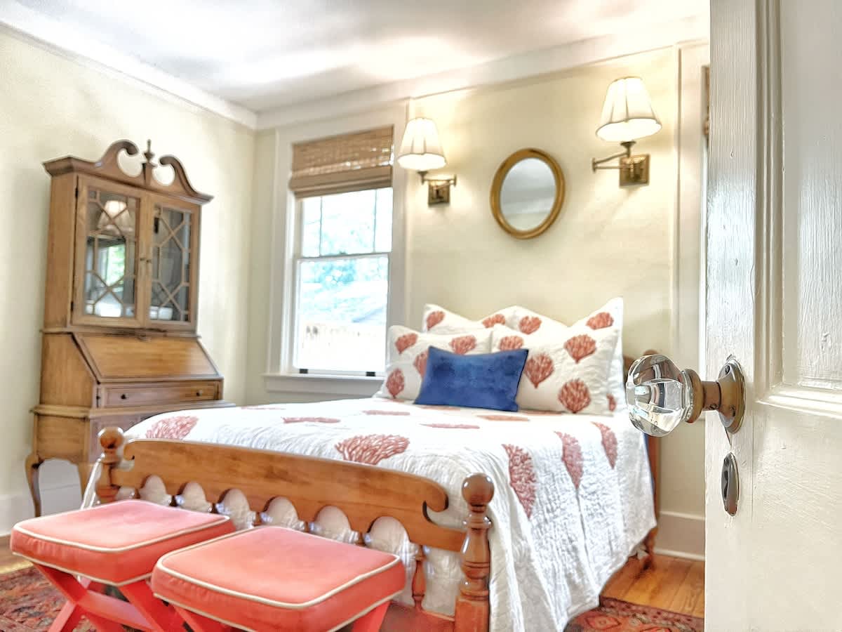 Pristine Craftsman 1900s Bungalow w Pool & Hot Tub