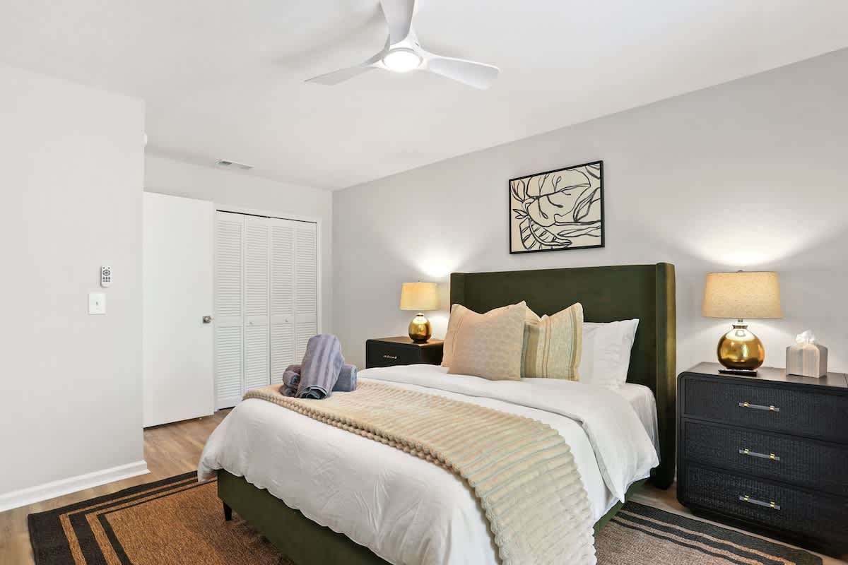 Renovated Cottage near Beach & City Dogs Welcome!