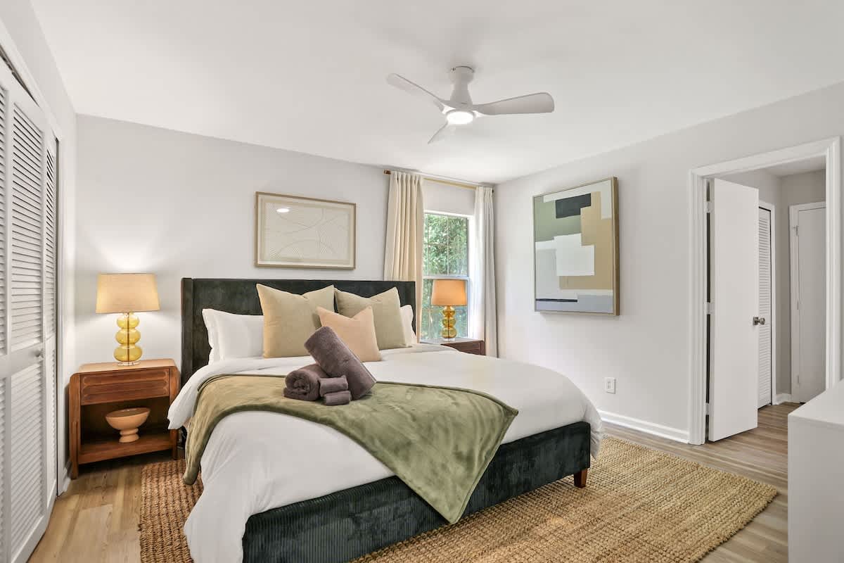 Renovated Cottage near Beach & City Dogs Welcome!
