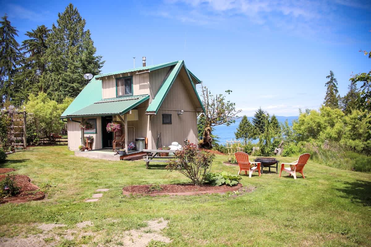 Beachcomber Olympic Ocean-view Cottage on the Strait of Juan De Fuca — Port Angeles, WA — vacation rental