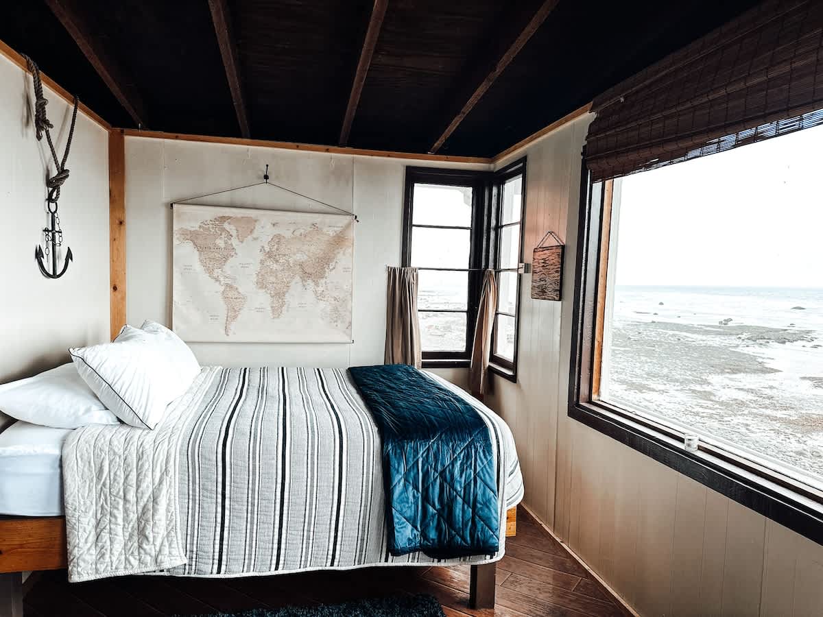 Captains Quarters Olympic Beach Cabin on the Strait of Juan De Fuca — Port Angeles, WA — vacation rental