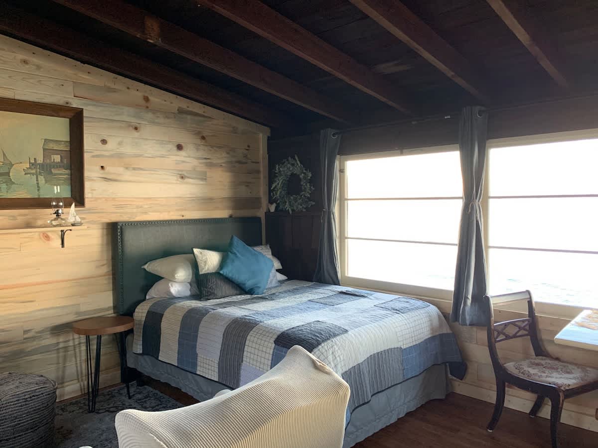 Barnacle Hill Olympic Beach Cabin on the Strait of Juan De Fuca — Port Angeles, WA — vacation rental