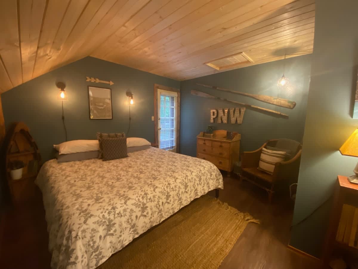 Lady Lodge Room near Olympic National Park — Forks, WA — vacation rental