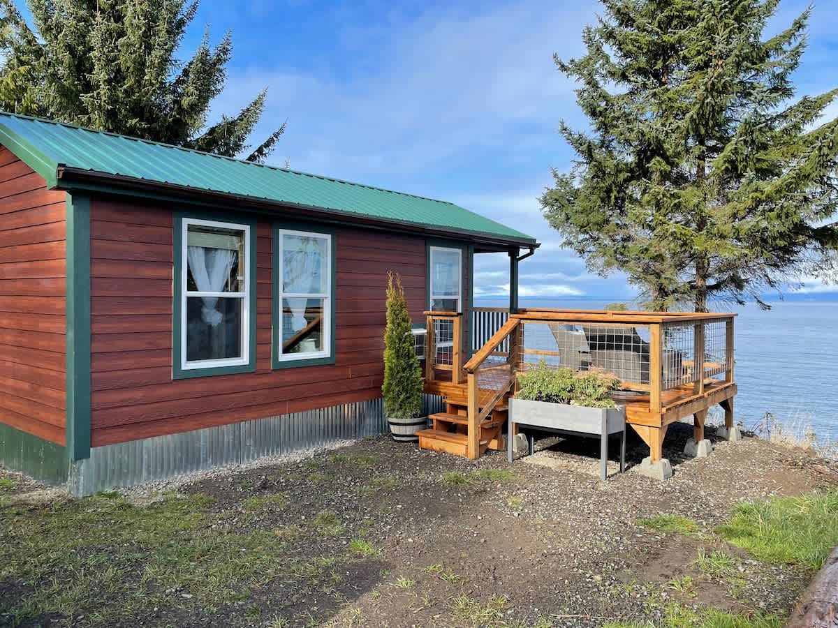 The Driftwood Cottage at Whiskey Creek Beach NW — Port Angeles, WA — vacation rental