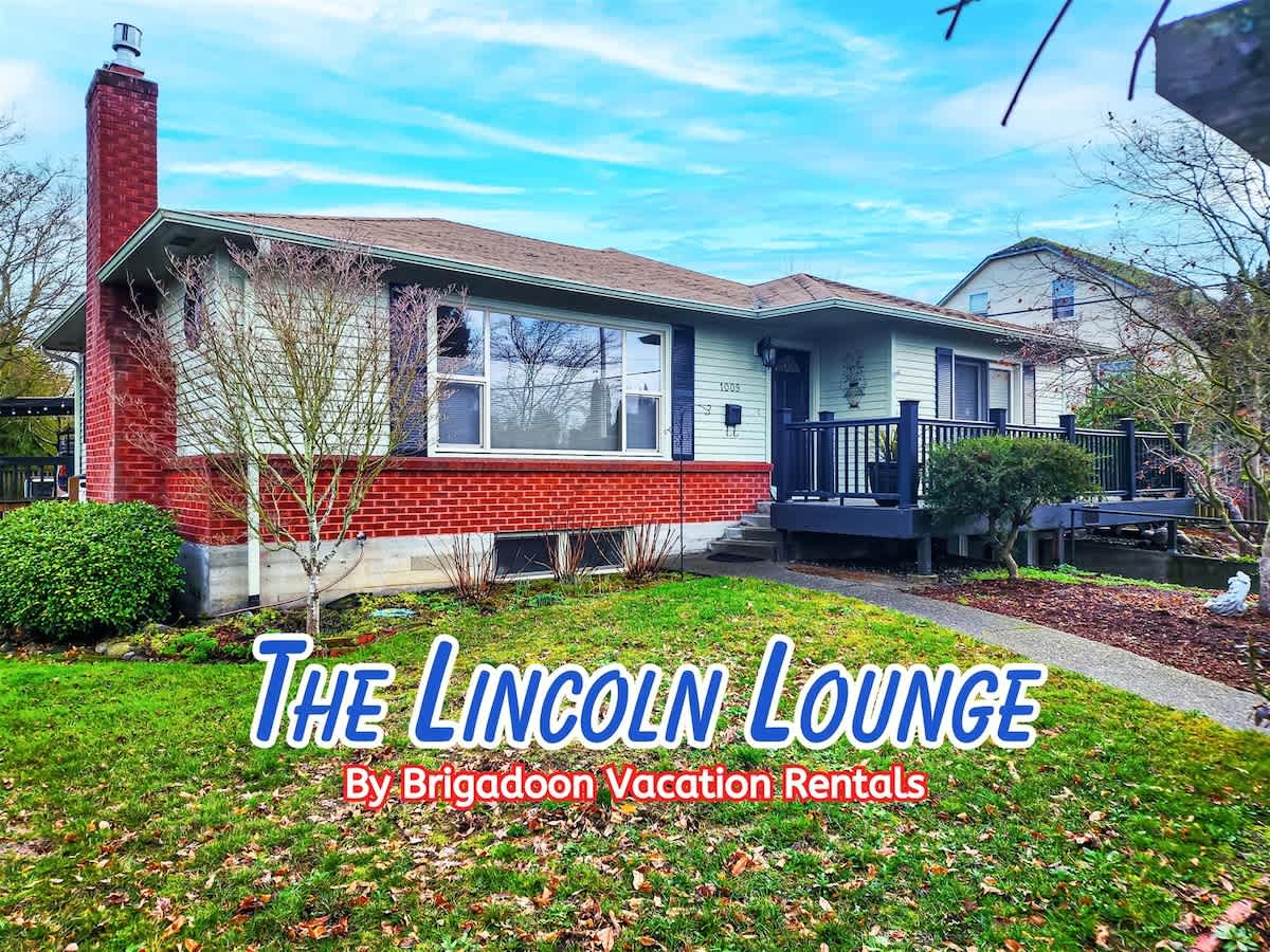 Sunny & Immaculate Upper-Level Apartment — Port Angeles, WA — vacation rental