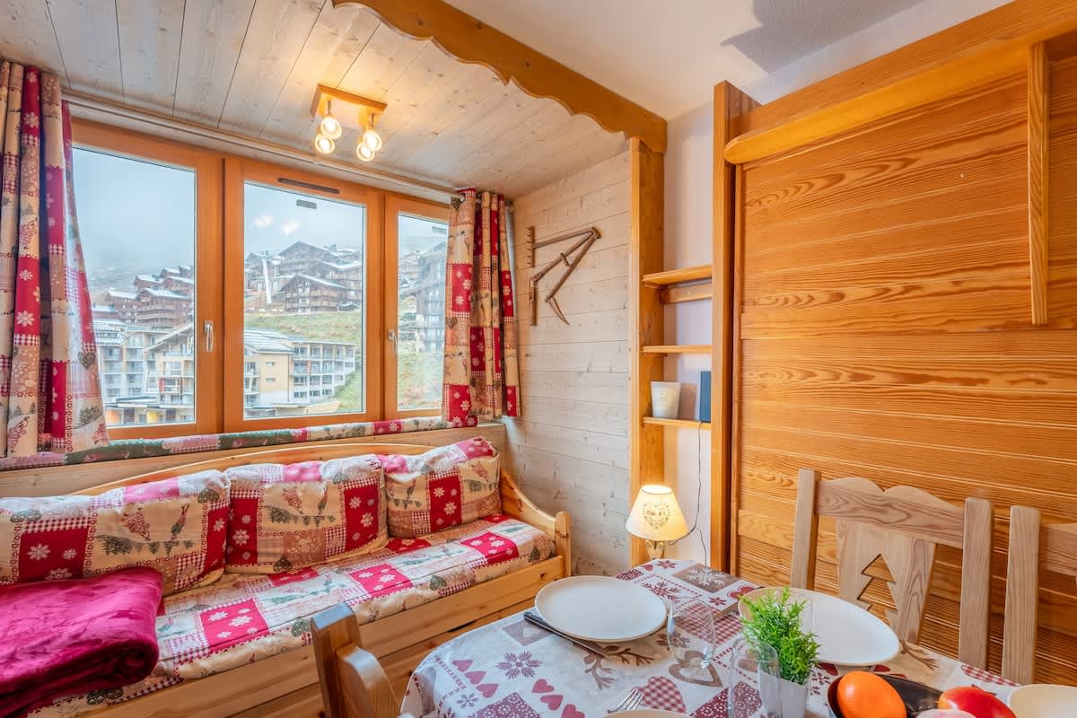 Serene Ski-In/Out Mountain Escape — Val Thorens, Auvergne-Rhône-Alpes — vacation rental