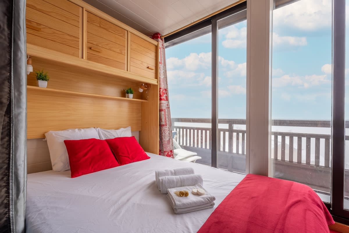 Balcony Ski-In/Ski-Out with View — Val Thorens, Auvergne-Rhône-Alpes — vacation rental