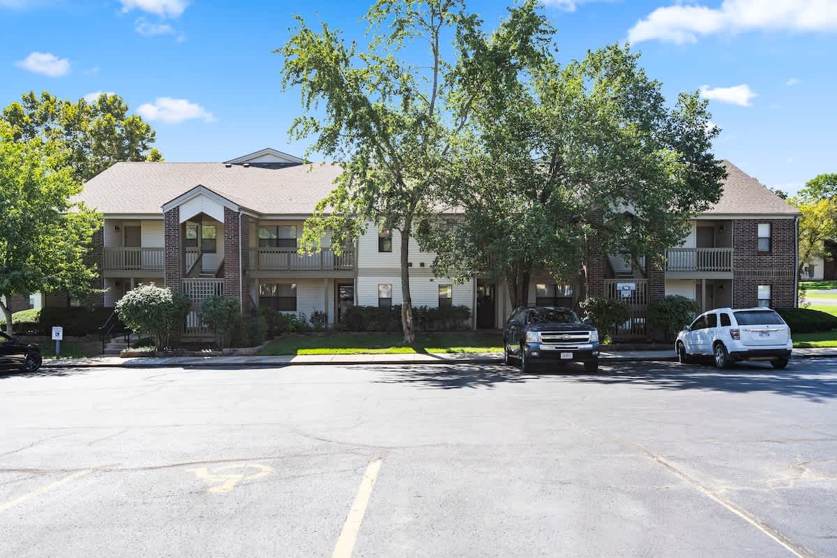 Afternoon from from outside the condo plenty of parking.